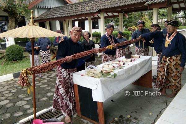 ritual jamasan pusaka