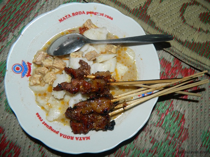 Manis dan Gurih Jadi Satu di Sate Kere Jalan Godean