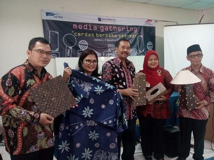 Prestasi SMPN 4 Pandak Buat Herawati Mbrebes Mili