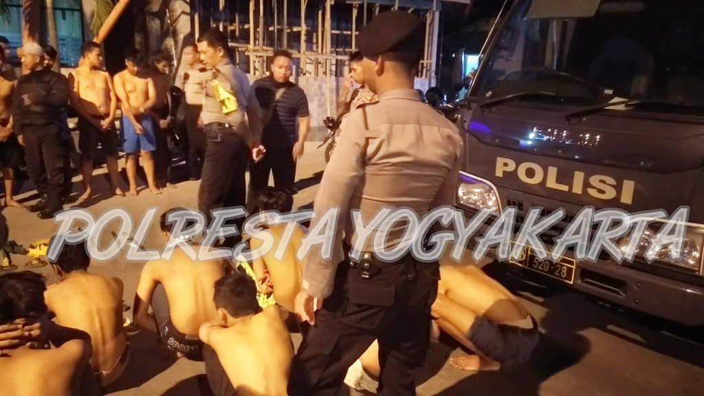 25 Pemuda diamankan Polisi Karena Membawa Senjata Tajam