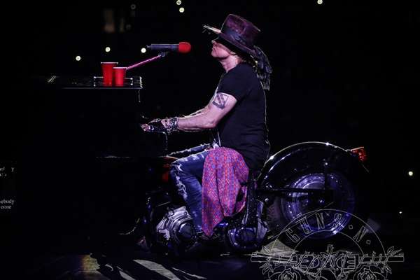 GNR Langsung Tinggalkan Indonesia Sehari Setelah Konser