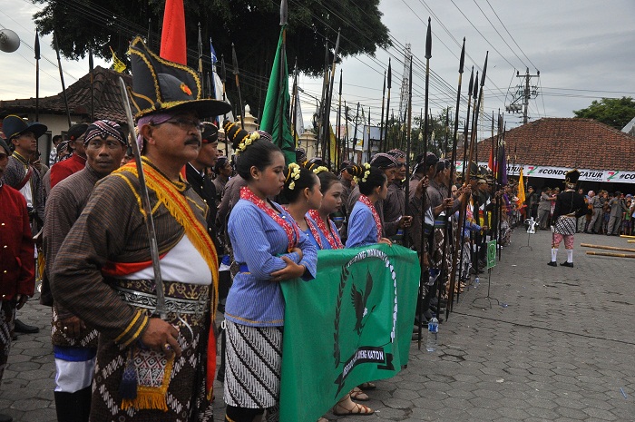 Kirab 4 Bregada Tandai Hari Jadi Desa Condongcatur