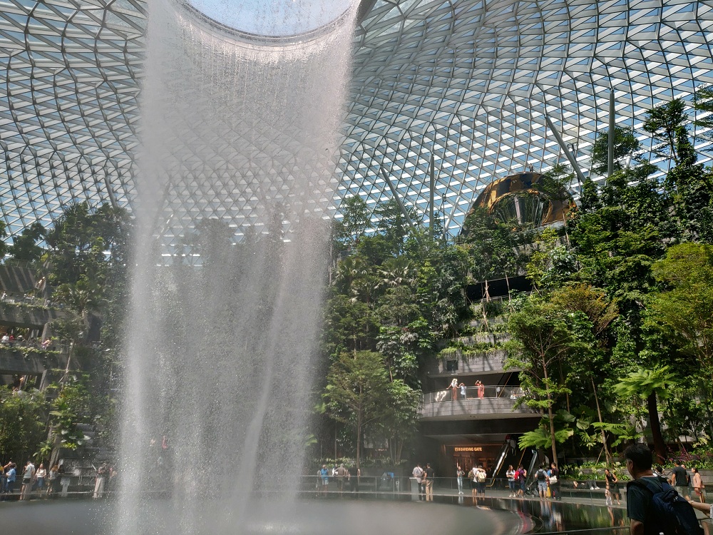 Air Terjun Indoor Tertinggi di Dunia