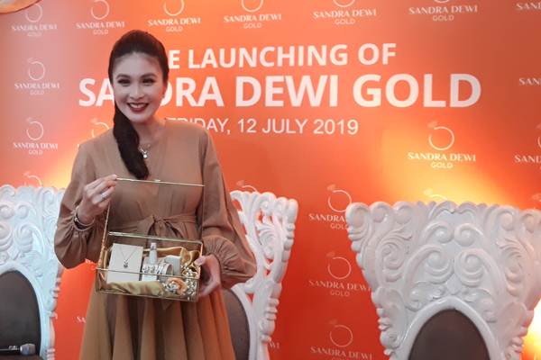 Sandra Dewi Gold