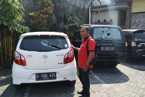 perusakan mobil