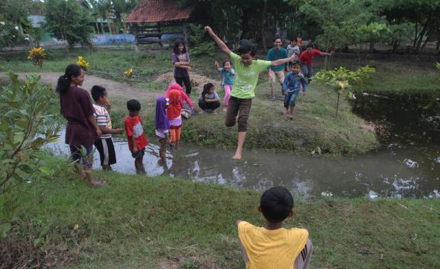 sekolah akar rumput