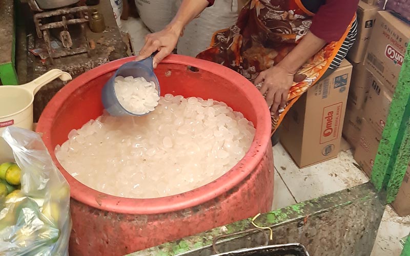 penjual kolang-kaling