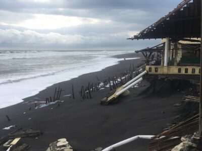 pantai depok abrasi