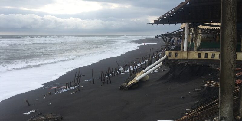 pantai depok abrasi