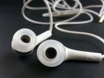 penggunaan earphone