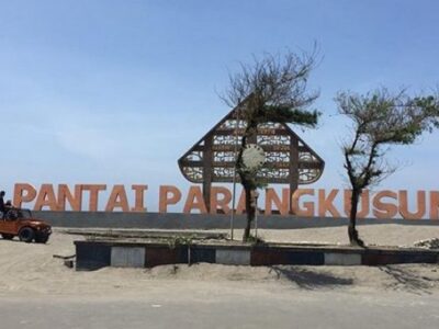 wisatawan parangtritis