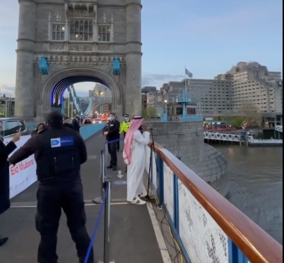 azan di tower bridge