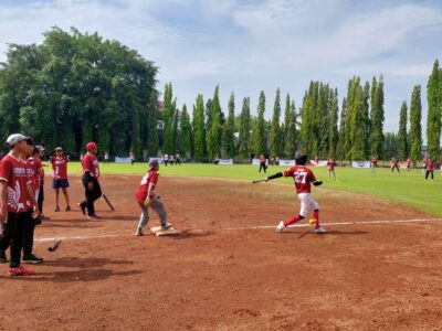 kinderstation softball