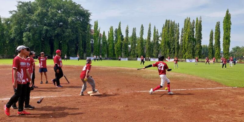 kinderstation softball