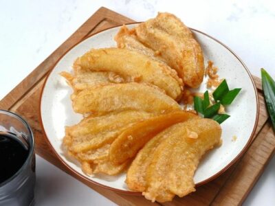 Pisang goreng terpilih sebagai kudapan goreng penutup terbaik di dunia (deep-fried desserts in the world) menurut versi TasteAtlas