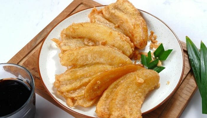 Pisang goreng terpilih sebagai kudapan goreng penutup terbaik di dunia (deep-fried desserts in the world) menurut versi TasteAtlas