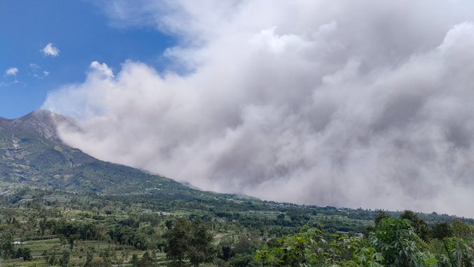 awan petruk merapi