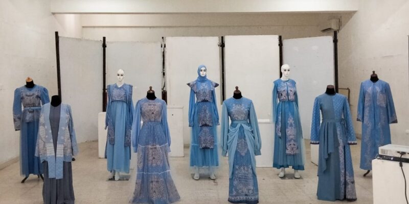 Di tangan mahasiswa UNY Bungong Jeumpa digubah menjadi sebuah karya seni berupa dress batik.