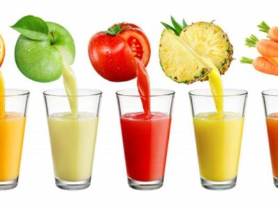 Mengonsumsi jus buah