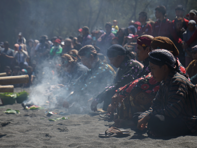 Tradisi Menyambut 1 Muharram di Pantai Goa Cemara