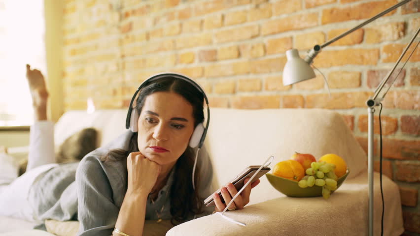 Pakai Earphone Terlalu Lama