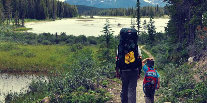 Tips Aman Naik Gunung Bersama Anak