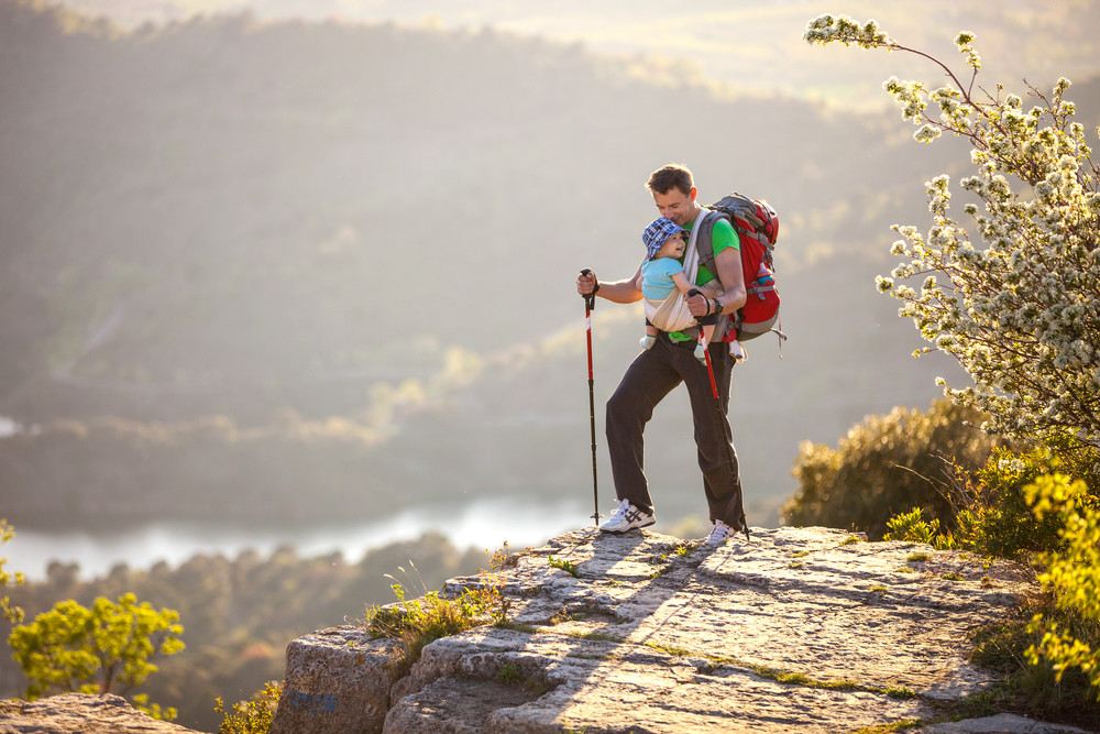 Tips Aman Naik Gunung Bersama Anak