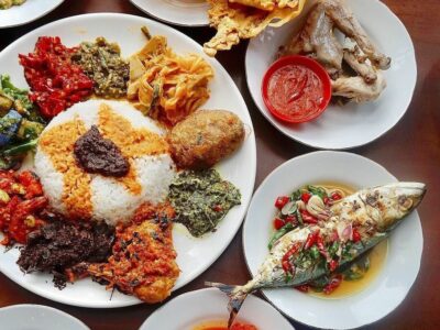 Alasan Bersejarah Kenapa Nasi Padang Lebih Banyak Kalau Dibungkus