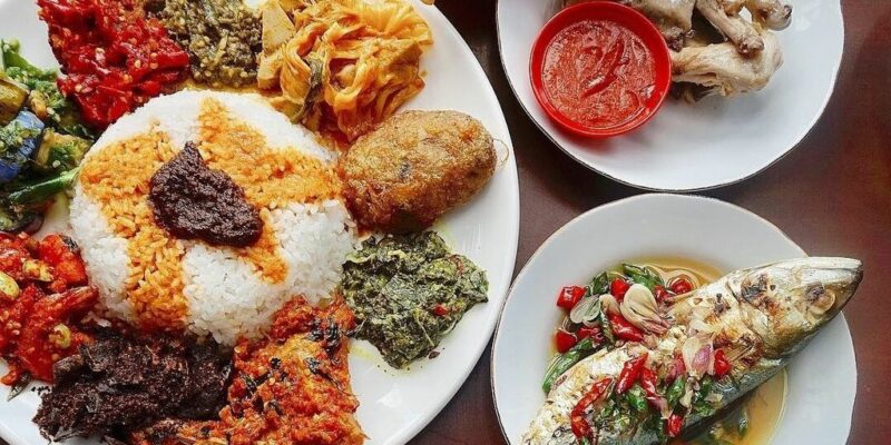 Alasan Bersejarah Kenapa Nasi Padang Lebih Banyak Kalau Dibungkus