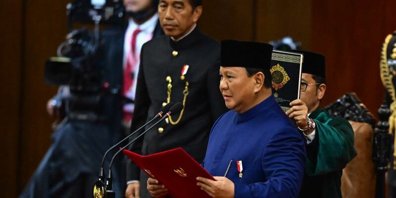 busana adat Ujung Serong