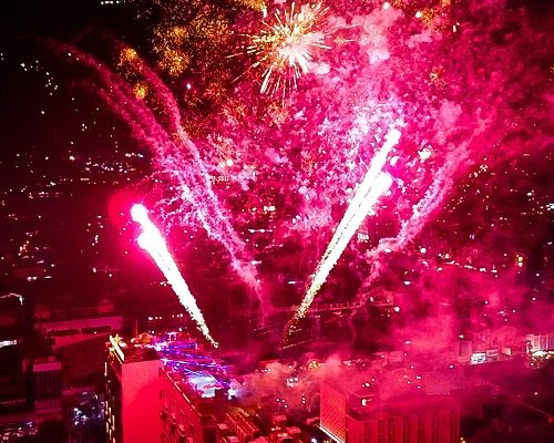 aqua party grand senyum