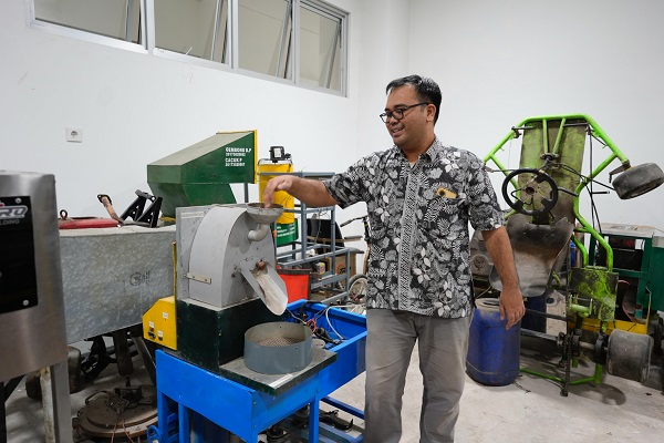 Mesin sangrai kopi modern