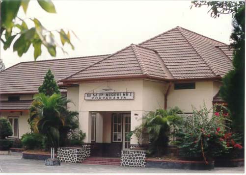 sejarah smp negeri 1 yogyakarta