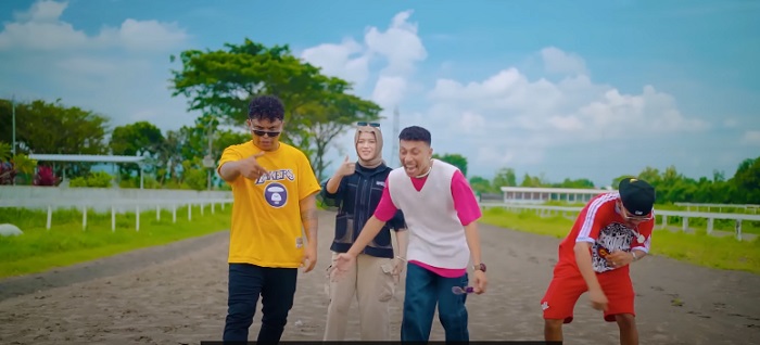 lirik lagu dari Tabola Bale