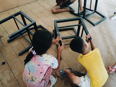 kursi daur ulang plastik