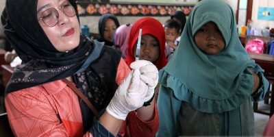 anak campak harus mandi