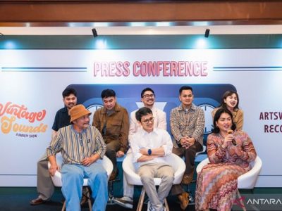 Live Variety Show Vintage Sounds