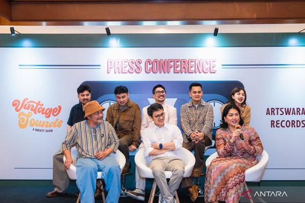 Live Variety Show Vintage Sounds