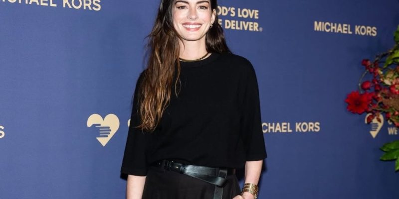 Anne Hathaway wanita tercantik dunia 2026