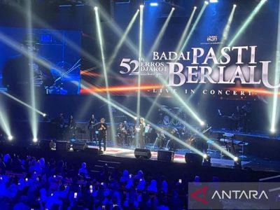 Erros Djarot Konser Badai Pasti Berlalu