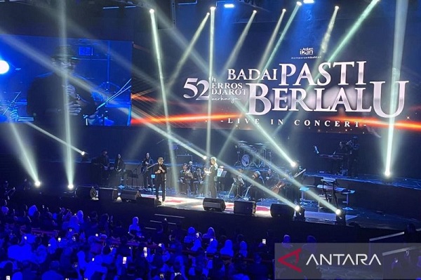 Erros Djarot Konser Badai Pasti Berlalu