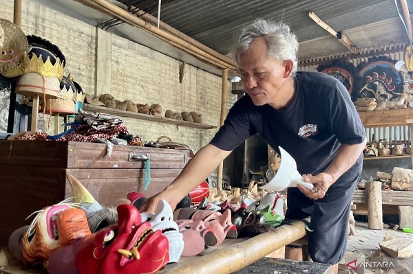 perajin topeng Ki Supono Bantul